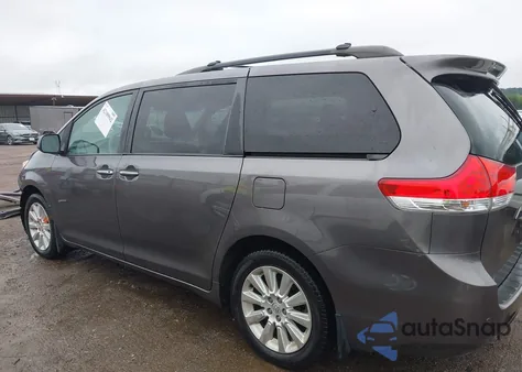 2014 Toyota Sienna Xle 7 Passenger z USA, uszkodzony, nr VIN 5TDDK3DC2ES083680